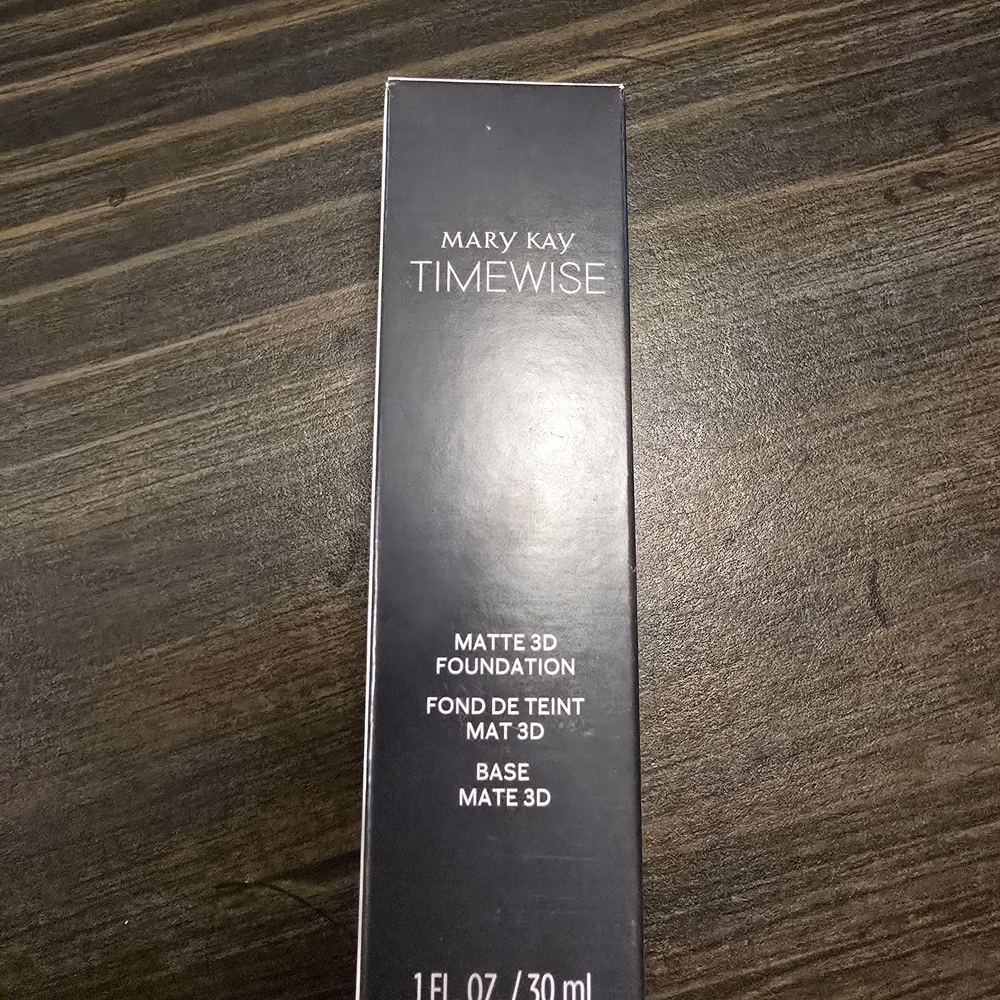Mary Kay TimeWise Matte 3D Foundation Beige W160 - Picture 2 of 4